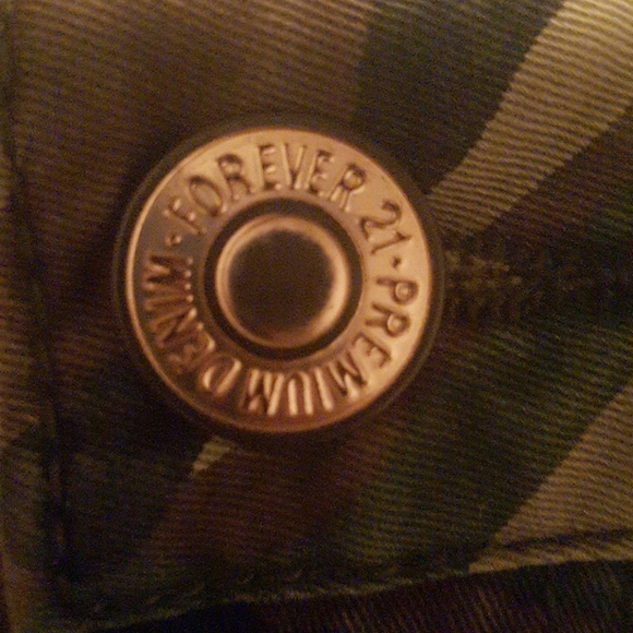 Shorts - Picture 4 of 4